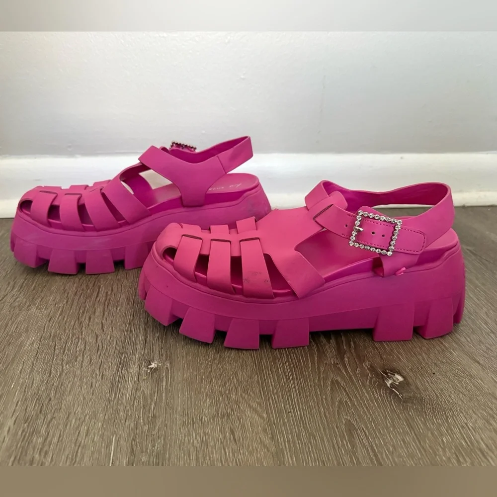 Alyson Lug Sole Fisherman Sandals